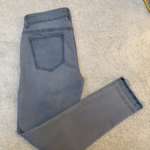 L&B Lucky & Blessed mid-rise distressed gray raw hem jeans, size 10 - Picture 2 of 11